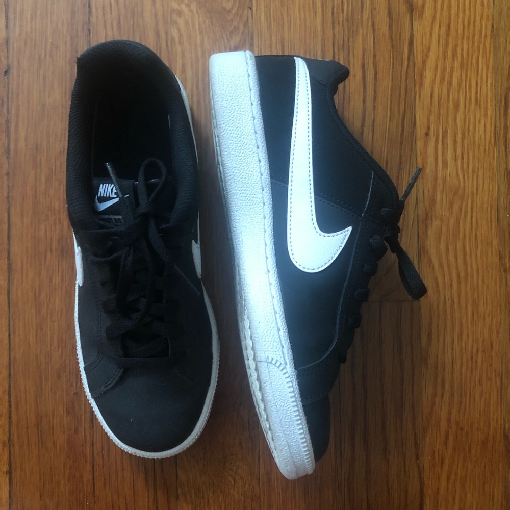 Nike Court Royale